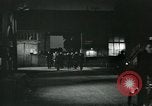 Immagine di Lavoratori in fabbrica Isbergues Francia, 1952, secondo 60 filmato di repertorio 65675028939