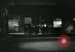 Immagine di Lavoratori in fabbrica Isbergues Francia, 1952, secondo 62 filmato di repertorio 65675028939