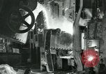 Image des ouvriers d'usine Isbergues France, 1952, de la seconde 8 séquences d'archives historiques vidéo 65675028940