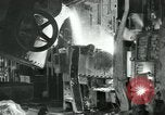 Image des ouvriers d'usine Isbergues France, 1952, de la seconde 10 séquences d'archives historiques vidéo 65675028940
