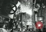 Image des ouvriers d'usine Isbergues France, 1952, de la seconde 11 séquences d'archives historiques vidéo 65675028940