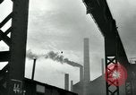 Image des ouvriers d'usine Isbergues France, 1952, de la seconde 13 séquences d'archives historiques vidéo 65675028940