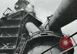 Image des ouvriers d'usine Isbergues France, 1952, de la seconde 17 séquences d'archives historiques vidéo 65675028940
