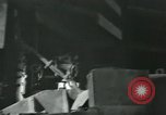 Image des ouvriers d'usine Isbergues France, 1952, de la seconde 20 séquences d'archives historiques vidéo 65675028940