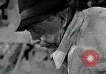 Image des ouvriers d'usine Isbergues France, 1952, de la seconde 51 séquences d'archives historiques vidéo 65675028940