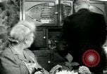 Immagine di Francese operaio di fabbrica Robert e i suoi genitori Isbergues Francia, 1952, secondo 12 filmato di repertorio 65675028941