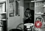 Immagine di Francese operaio di fabbrica Robert e i suoi genitori Isbergues Francia, 1952, secondo 14 filmato di repertorio 65675028941