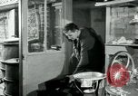 Immagine di Francese operaio di fabbrica Robert e i suoi genitori Isbergues Francia, 1952, secondo 15 filmato di repertorio 65675028941