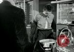 Immagine di Francese operaio di fabbrica Robert e i suoi genitori Isbergues Francia, 1952, secondo 18 filmato di repertorio 65675028941