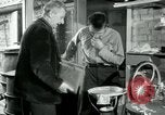 Immagine di Francese operaio di fabbrica Robert e i suoi genitori Isbergues Francia, 1952, secondo 21 filmato di repertorio 65675028941