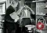 Immagine di Francese operaio di fabbrica Robert e i suoi genitori Isbergues Francia, 1952, secondo 23 filmato di repertorio 65675028941