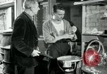 Immagine di Francese operaio di fabbrica Robert e i suoi genitori Isbergues Francia, 1952, secondo 26 filmato di repertorio 65675028941