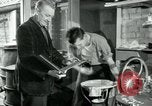 Immagine di Francese operaio di fabbrica Robert e i suoi genitori Isbergues Francia, 1952, secondo 31 filmato di repertorio 65675028941