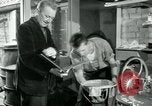 Immagine di Francese operaio di fabbrica Robert e i suoi genitori Isbergues Francia, 1952, secondo 32 filmato di repertorio 65675028941