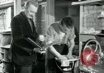 Immagine di Francese operaio di fabbrica Robert e i suoi genitori Isbergues Francia, 1952, secondo 33 filmato di repertorio 65675028941