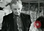 Immagine di Francese operaio di fabbrica Robert e i suoi genitori Isbergues Francia, 1952, secondo 54 filmato di repertorio 65675028941