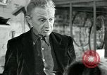 Immagine di Francese operaio di fabbrica Robert e i suoi genitori Isbergues Francia, 1952, secondo 59 filmato di repertorio 65675028941