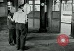 Immagine di Unione lavoratori riuniti Parigi Francia, 1952, secondo 13 filmato di repertorio 65675028943
