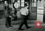 Immagine di Unione lavoratori riuniti Parigi Francia, 1952, secondo 14 filmato di repertorio 65675028943