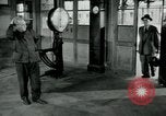 Immagine di Unione lavoratori riuniti Parigi Francia, 1952, secondo 17 filmato di repertorio 65675028943