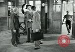 Immagine di Unione lavoratori riuniti Parigi Francia, 1952, secondo 31 filmato di repertorio 65675028943