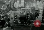 Immagine di Unione lavoratori riuniti Parigi Francia, 1952, secondo 33 filmato di repertorio 65675028943