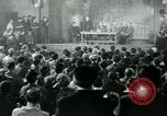 Immagine di Unione lavoratori riuniti Parigi Francia, 1952, secondo 45 filmato di repertorio 65675028943