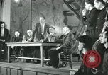 Immagine di Unione lavoratori riuniti Parigi Francia, 1952, secondo 55 filmato di repertorio 65675028943