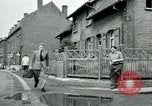 Immagine di Unione lavoratori di preavviso Isbergues Francia, 1952, secondo 58 filmato di repertorio 65675028945
