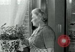 Immagine di La rivolta dei lavoratori Isbergues Francia, 1952, secondo 3 filmato di repertorio 65675028946