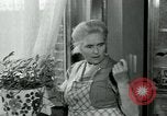 Immagine di La rivolta dei lavoratori Isbergues Francia, 1952, secondo 4 filmato di repertorio 65675028946