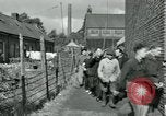 Immagine di La rivolta dei lavoratori Isbergues Francia, 1952, secondo 26 filmato di repertorio 65675028946