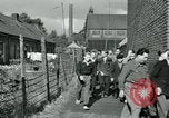 Immagine di La rivolta dei lavoratori Isbergues Francia, 1952, secondo 30 filmato di repertorio 65675028946