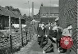 Immagine di La rivolta dei lavoratori Isbergues Francia, 1952, secondo 31 filmato di repertorio 65675028946