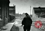 Immagine di La rivolta dei lavoratori Isbergues Francia, 1952, secondo 39 filmato di repertorio 65675028946