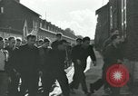 Immagine di La rivolta dei lavoratori Isbergues Francia, 1952, secondo 46 filmato di repertorio 65675028946