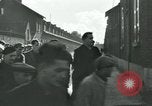 Immagine di La rivolta dei lavoratori Isbergues Francia, 1952, secondo 50 filmato di repertorio 65675028946