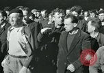 Immagine di La rivolta dei lavoratori Isbergues Francia, 1952, secondo 62 filmato di repertorio 65675028946