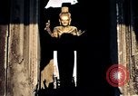 Standbild Statue von Vishnu in Siem Reap Kambodscha, 1939, aus Sekunde 14 historischem Filmmaterial Videoclip 65675028961