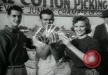 Standbild Baumwolle pflücken Contest Arkansas United States USA, 1957, aus Sekunde 43 historischem Filmmaterial Videoclip 65675028966