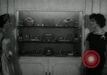 Standbild Schmuck Boutique New York City USA, 1957, aus Sekunde 5 historischem Filmmaterial Videoclip 65675028969