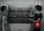 Standbild Schmuck Boutique New York City USA, 1957, aus Sekunde 6 historischem Filmmaterial Videoclip 65675028969