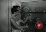 Standbild Schmuck Boutique New York City USA, 1957, aus Sekunde 27 historischem Filmmaterial Videoclip 65675028969