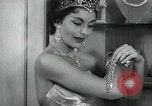 Standbild Schmuck Boutique New York City USA, 1957, aus Sekunde 31 historischem Filmmaterial Videoclip 65675028969