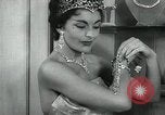 Standbild Schmuck Boutique New York City USA, 1957, aus Sekunde 32 historischem Filmmaterial Videoclip 65675028969
