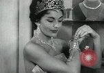 Standbild Schmuck Boutique New York City USA, 1957, aus Sekunde 33 historischem Filmmaterial Videoclip 65675028969