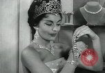 Standbild Schmuck Boutique New York City USA, 1957, aus Sekunde 34 historischem Filmmaterial Videoclip 65675028969