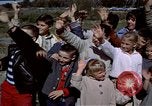 Standbild Präsident Kennedy's Konvoi Vandenberg Air Force Base California USA, 1962, aus Sekunde 14 historischem Filmmaterial Videoclip 65675028977