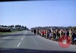 Standbild Präsident Kennedy's Konvoi Vandenberg Air Force Base California USA, 1962, aus Sekunde 17 historischem Filmmaterial Videoclip 65675028977