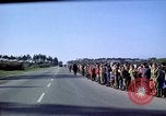 Standbild Präsident Kennedy's Konvoi Vandenberg Air Force Base California USA, 1962, aus Sekunde 18 historischem Filmmaterial Videoclip 65675028977